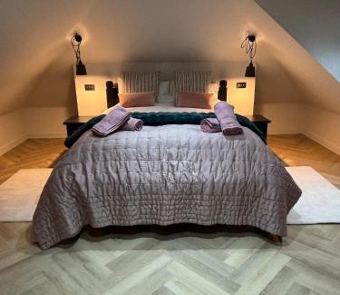Stedham Apartment | Holly studio