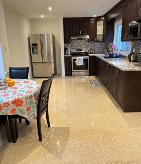 East Credit House | Hollywell
