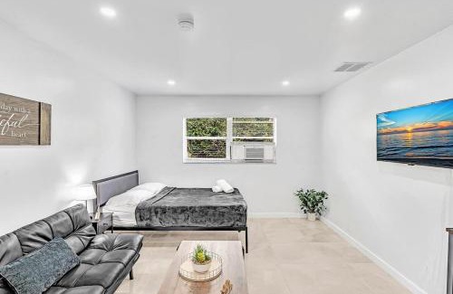 Little Ranches House | Hollywood Beach Boutique Vacation Studio Lb4