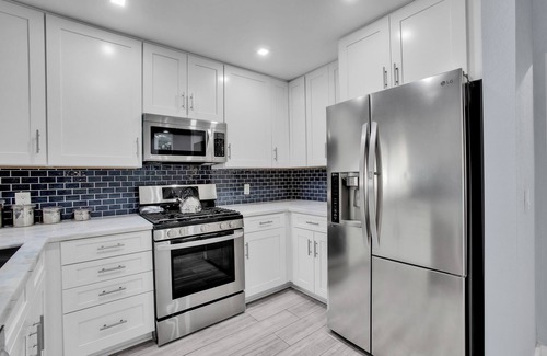 Canyon Sands Condo | Hollywood Glam Hideaway