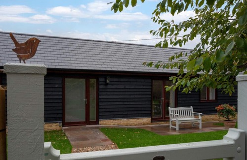 Ipswich House | Holmwood Lodge - Two Bedroom House, Sleeps 3
