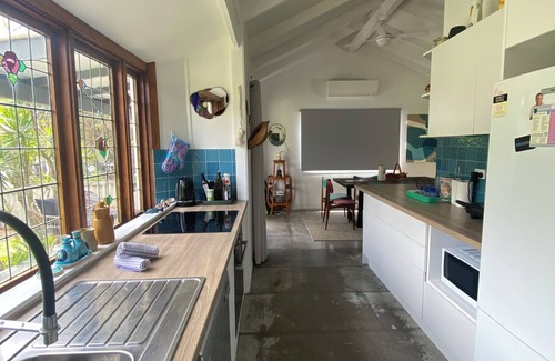 Suffolk Park House | Home 100 steps from the beach through the reserve, Suffolk Park. Pet friendly!