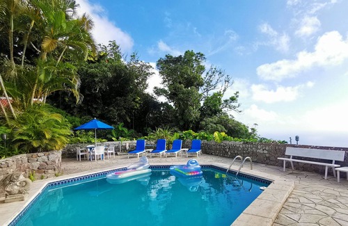 Windward Side House | Home a way from home in the Unspoiled queen of the Caribbean.