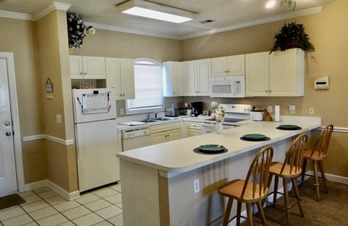 Socastee Condo | Home Away from Home in Azalea Lakes