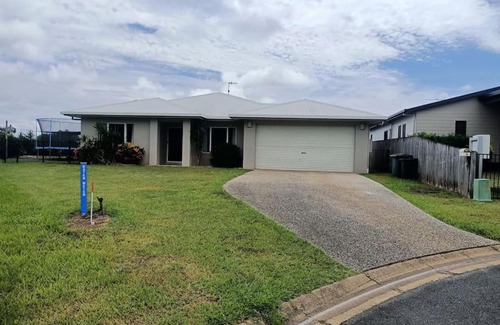Wongaling Beach House | Home away from home - 1 bedroom