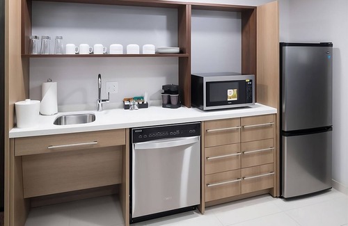 Airport North Apartment | Home Away From Home! Pet Friendly King Suite, Heated Pool & Free Breakfast!