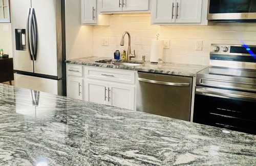 Melrose House | Home away from Home! Private with gorgeous lush views and room to spread out!