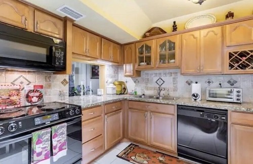 Inverrary House | Home Away From Home, Private Room with a Private bathroom and balcony