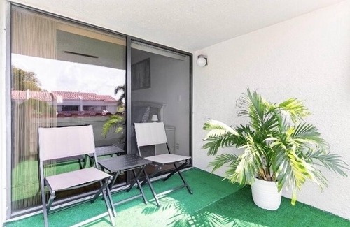 Inverrary House | Home Away From Home, Private Room with a Private bathroom and balcony