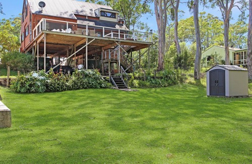 Bundabah Cottage | Home by The Cove - Charming Riverfront Cottage