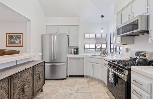 Sea View Estates Condo | Home by the Harbor - Quiet 2-bedroom near the beach, walk to everything