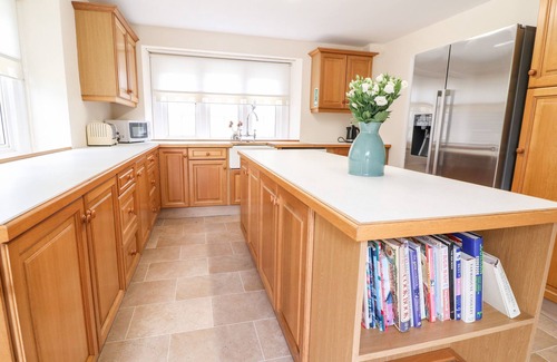 Ducklington Cottage | HOME FARM (16), family friendly, character holiday cottage in Witney