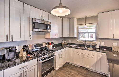 Downtown House | Home Grassy Yard, Walk to Bentonville Square