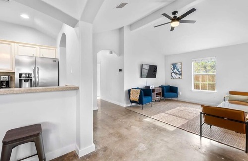 East MLK House | Home in East Austin - 4 Bedroom | Large Yard