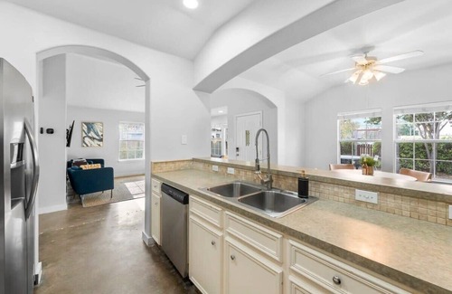 East MLK House | Home in East Austin - 4 Bedroom | Large Yard