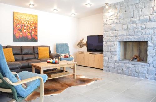 Ovifat House | Home in Ovifat with Sauna
