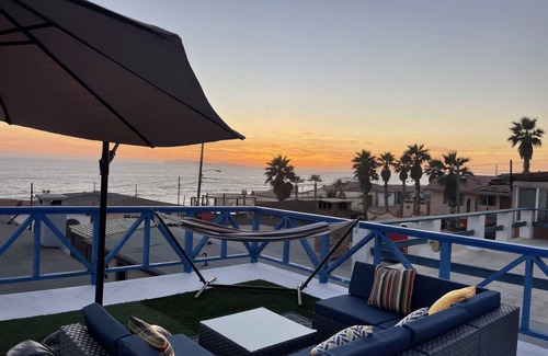 Santa Monica House | Home in Paradise with private bathroom