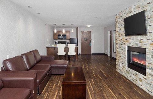 Yorkton Hotel | Home Inn & Suites Yorkton