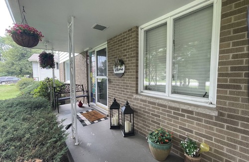 McHenry House | Home movie theater, channel front,Fox River&Chain O'Lakes access- by Downtown!