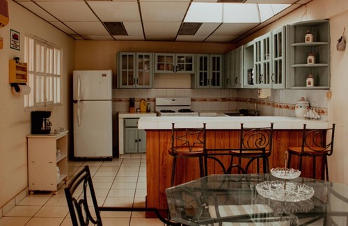 Managua House | Home Perfect for Families or Groups, 3BR with AC