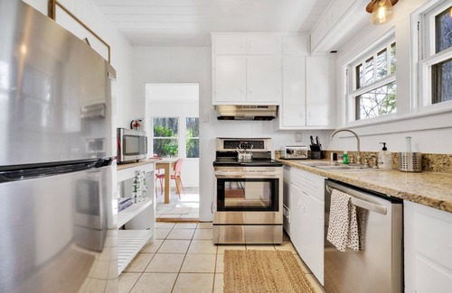 Arden House | Home + Tiny Home 15 mins to Asheville! Firepit-Hot tub-Dog Friendly-Games Galore