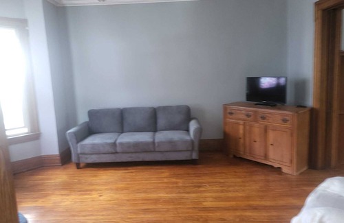 Watertown House | Home with 3 bedroom bath and 1 off-street parking,near the park circle Watertown