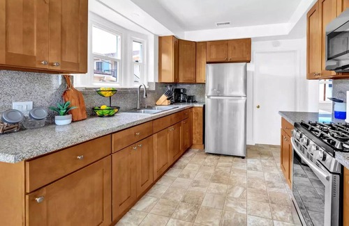 East Los Angeles House | Home with Guest House : Parking : Hot Tub : Pet-friendly : EV Charger : King Bed