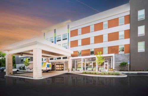 South Loop Hotel | Home2 Suites By Hilton Minneapolis-Mall of America