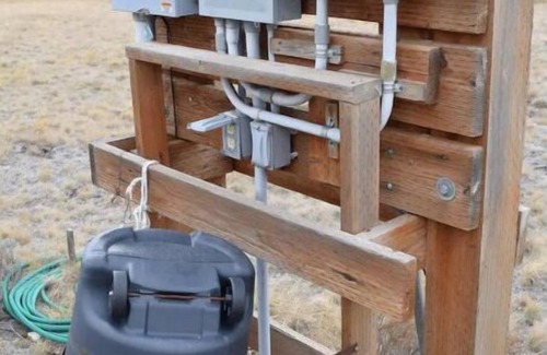 Cameron RV Rental | Homebase RV Hook-up NEXT to Yellowstone - SITE 2