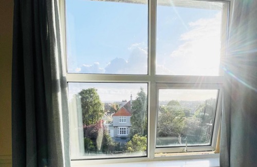 Minehead Apartment | Homely Apartment in Minehead, Private Parking