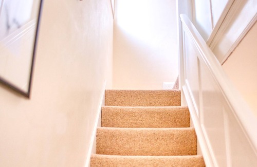 Bedworth House | Homely & Comfortable cozy house near Coventry & Birmingham NEC.