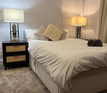 Glasgow Apartment | Homely in Hampden