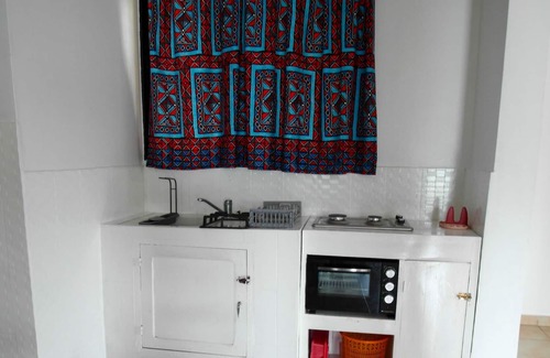 Grand Popo Apartment | Homerez - 10 m away from the beach! Appartement for 2 ppl. with shared pool