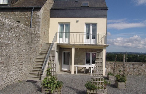 Montmartin-sur-Mer Apartment | Homerez - Apartment in Montmartin-sur-Mer