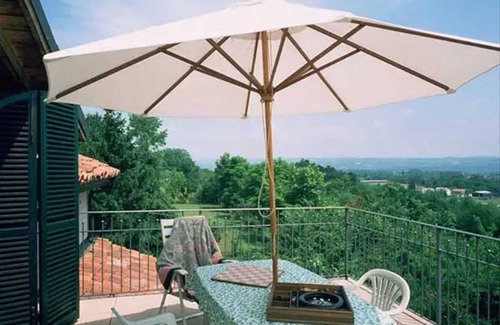 Carru Apartment | Homerez - Apartment in Carrù, private parking