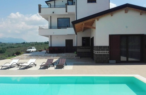 Caiazzo Apartment | Homerez - Appartement for 7 ppl. with shared pool and garden at Bosco di Caiazzo