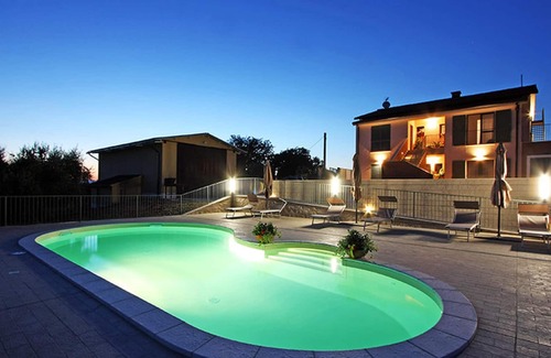Montecastrilli Apartment | Homerez - Appartement for 4 ppl. with shared pool and garden at Montecastrilli