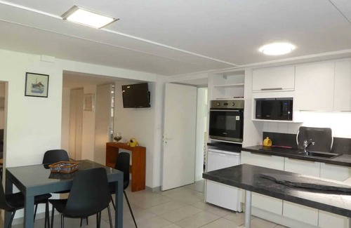 Latresne Apartment | Homerez - Apt. in Latresne with Jacuzzi