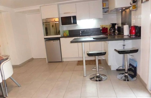 Latresne Apartment | Homerez - Apt. in Latresne with Jacuzzi