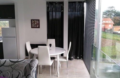 Dean Pequeno Apartment | Homerez - Apt in Riveira w/parking