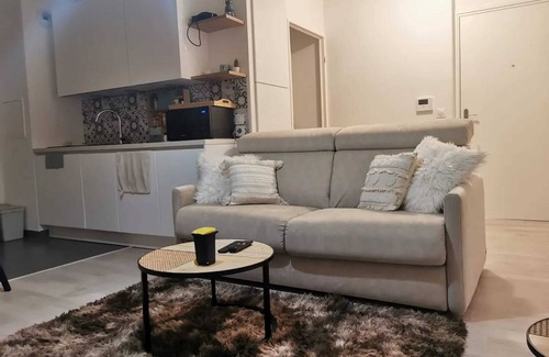 Viroflay Apartment | Homerez - Apt Viroflay park. ter.