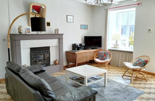 Le Vivier-sur-Mer House | Homerez - Beautiful house for 4 ppl. with terrace at Le Vivier-sur-Mer