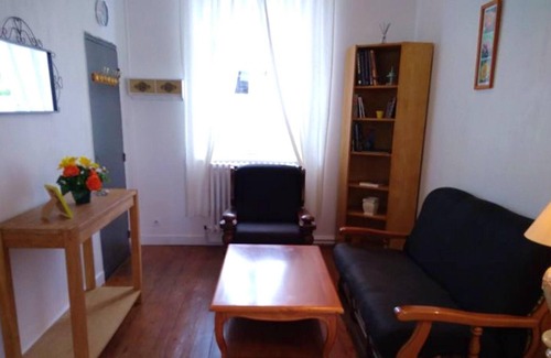 Chateaudun Apartment | Homerez - Beautiful appartement for 8 ppl. with garden at Châteaudun