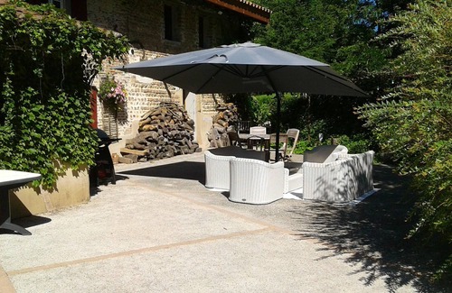 Saint-Paul-de-Varax Villa | Homerez - Big villa for 14 ppl. with swimming-pool, jacuzzi and terrace