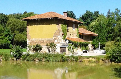 Saint-Paul-de-Varax Villa | Homerez - Big villa for 14 ppl. with swimming-pool, jacuzzi and terrace