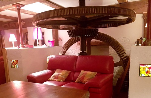 Saint-Paul-de-Varax Villa | Homerez - Big villa for 14 ppl. with swimming-pool, jacuzzi and terrace