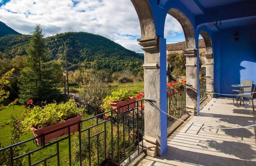 Albella House | Homerez - Big house for 18 ppl. with garden at Albella