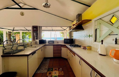 Saint-Pierre House | Homerez - Bungalow in Saint-Pierre
