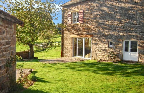 Donzy-le-National House | Homerez - Charming house in La Vineuse with enclosed garden