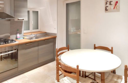 Bleneau House | Homerez - Charming House in Bléneau with Garden and Modern Amenities